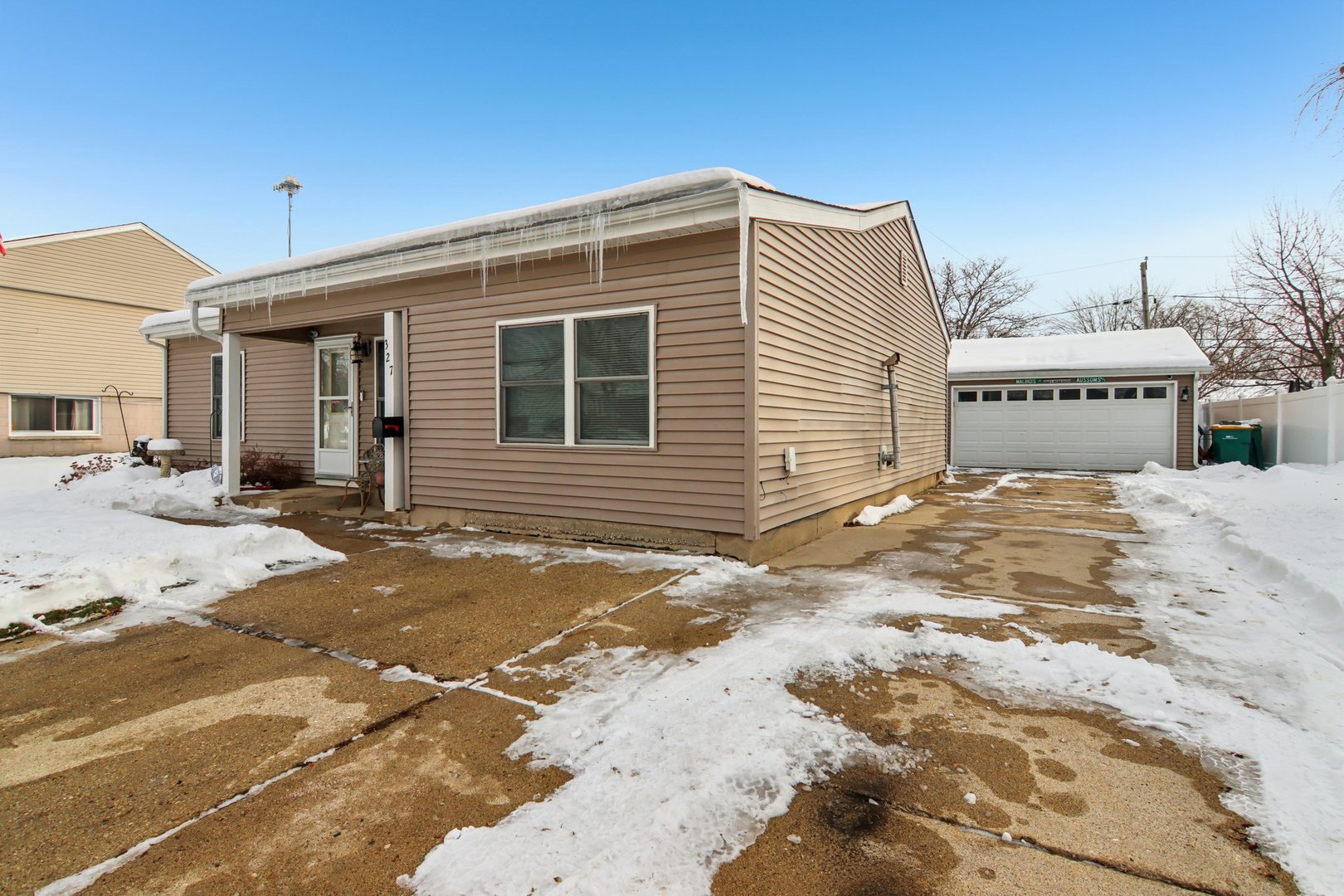 327 Hickory Avenue, Romeoville, IL