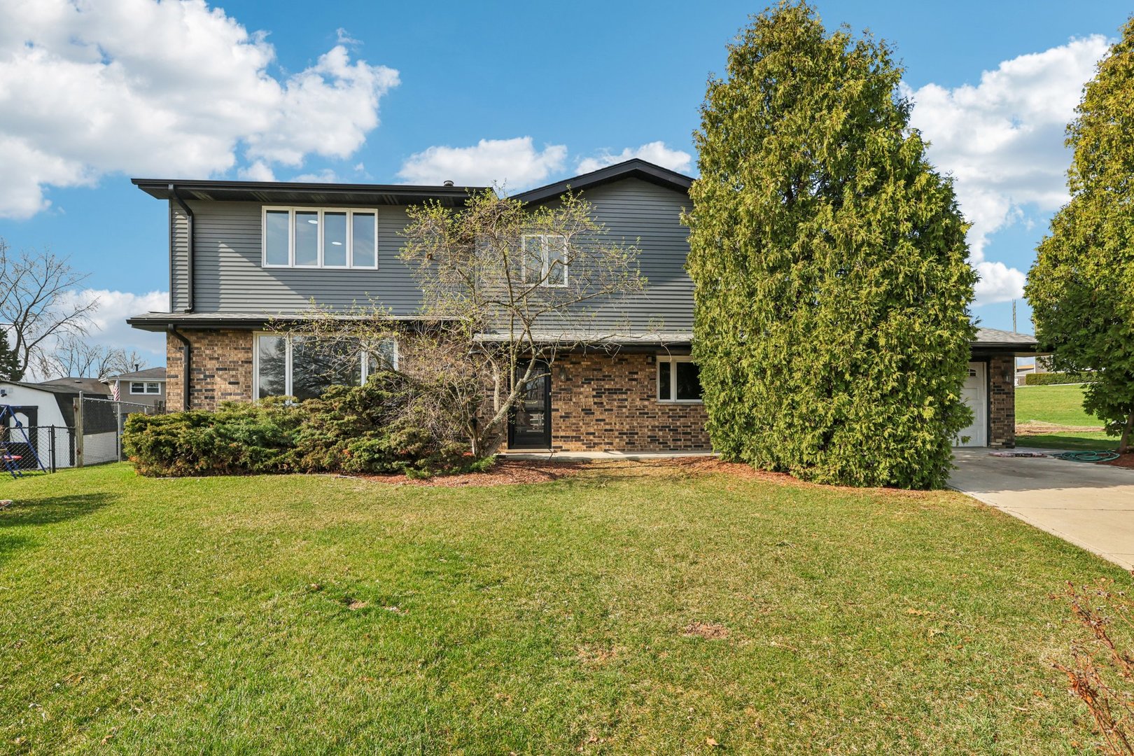 8853 W 97th Place, Palos Hills, IL