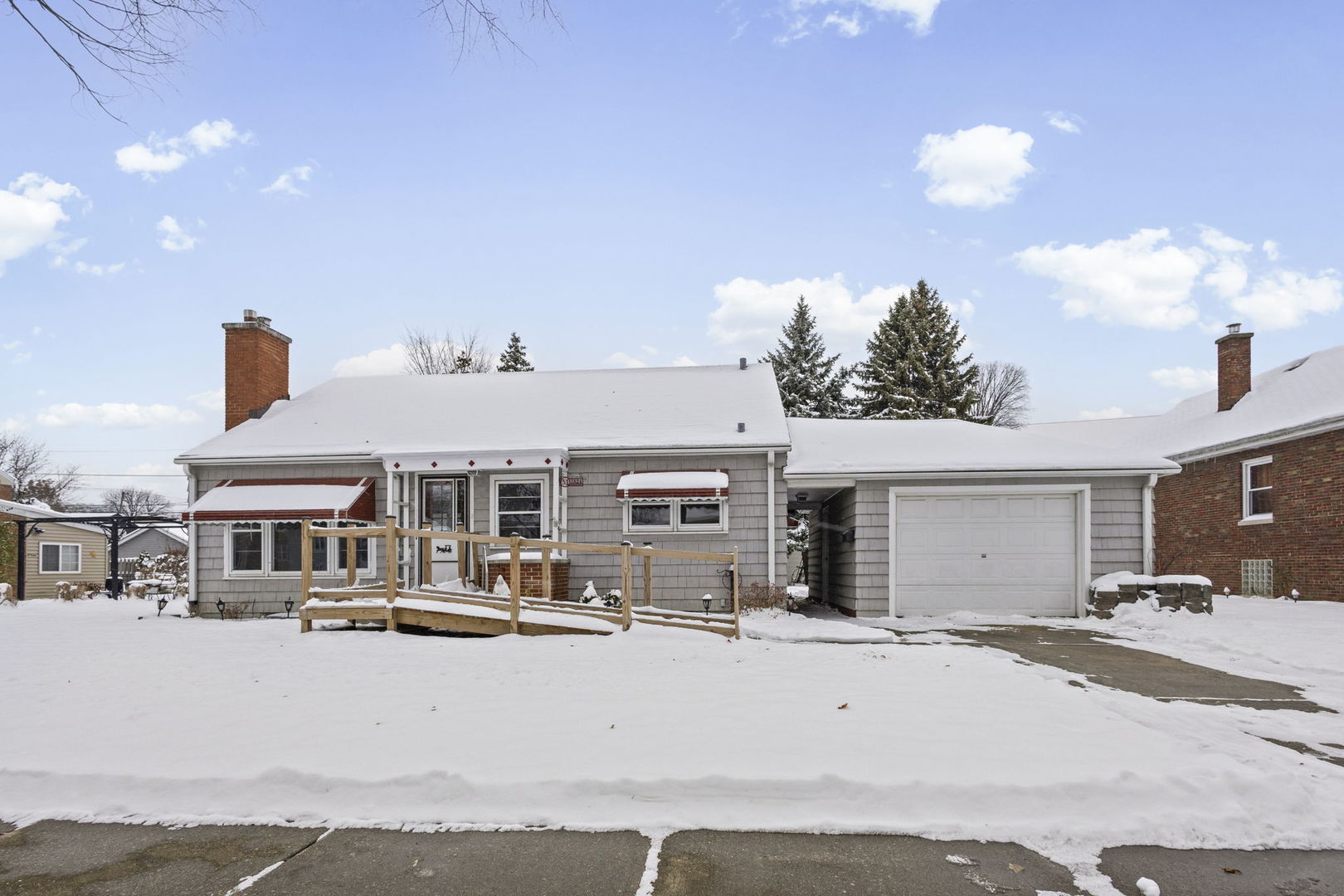 7824 W 66th Place, Bedford Park, IL