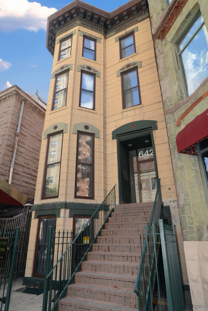 642 N Dearborn Street, Chicago, IL
