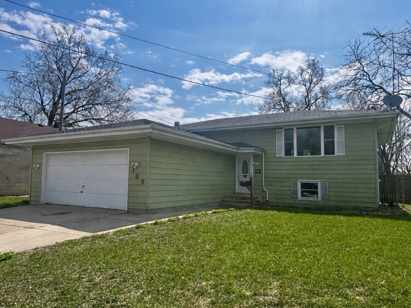105 W Oak Street, Coal City, IL