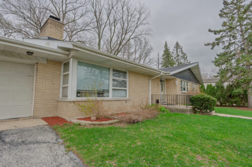 6325 Keokuk Road, Indian Head Park, IL