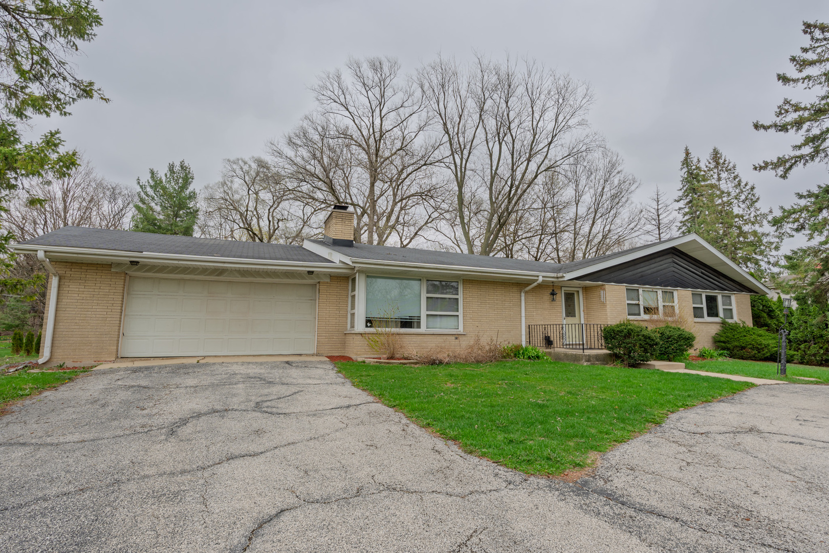 6325 Keokuk Road, Indian Head Park, IL