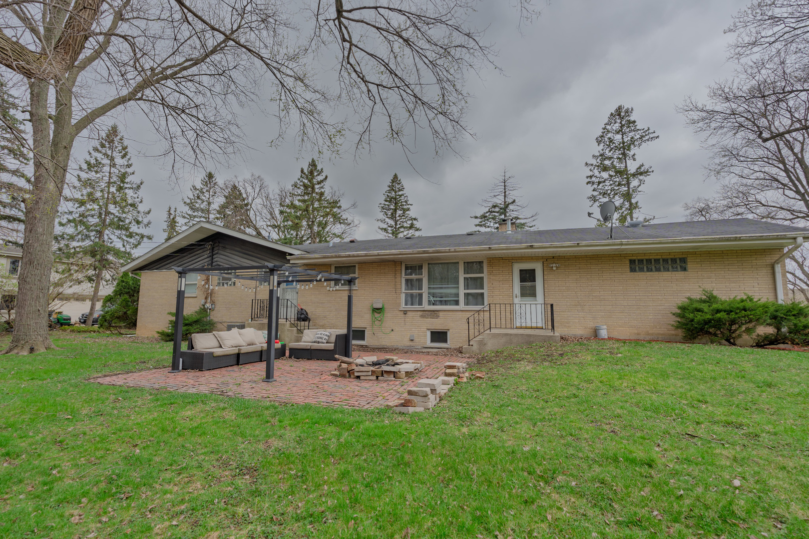 6325 Keokuk Road, Indian Head Park, IL