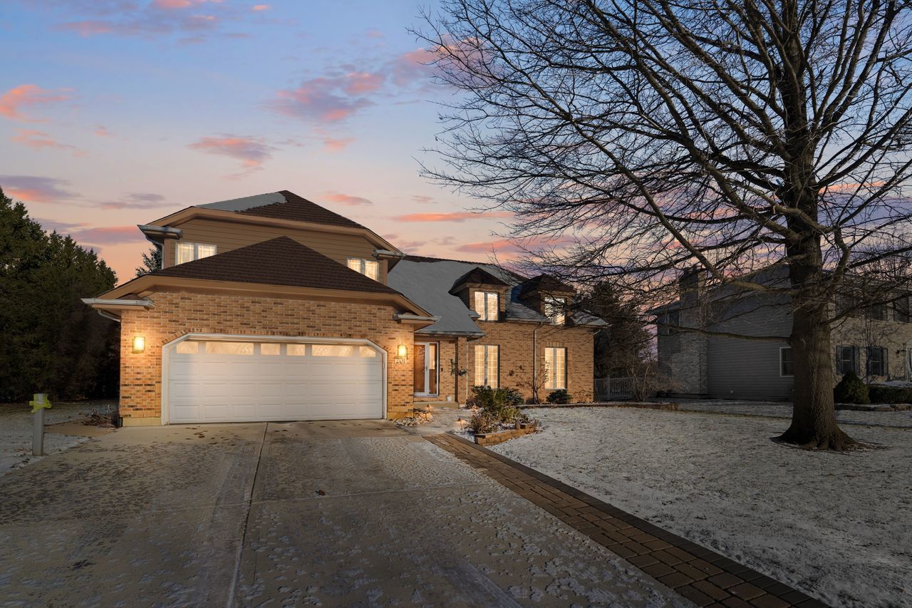 201 Amber Court, West Chicago, IL