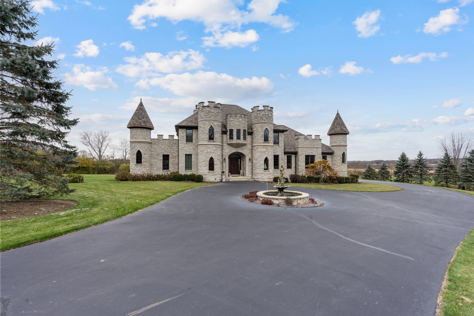 4220 Northgate Drive, Spring Grove, IL