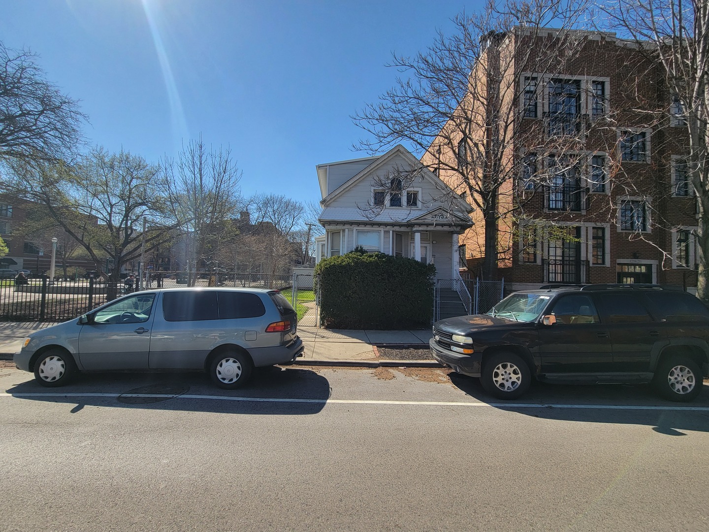 3214 N Damen Avenue, Chicago, IL