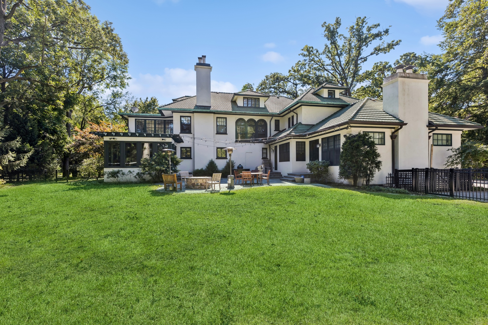 2855 Sheridan Place, Evanston, IL