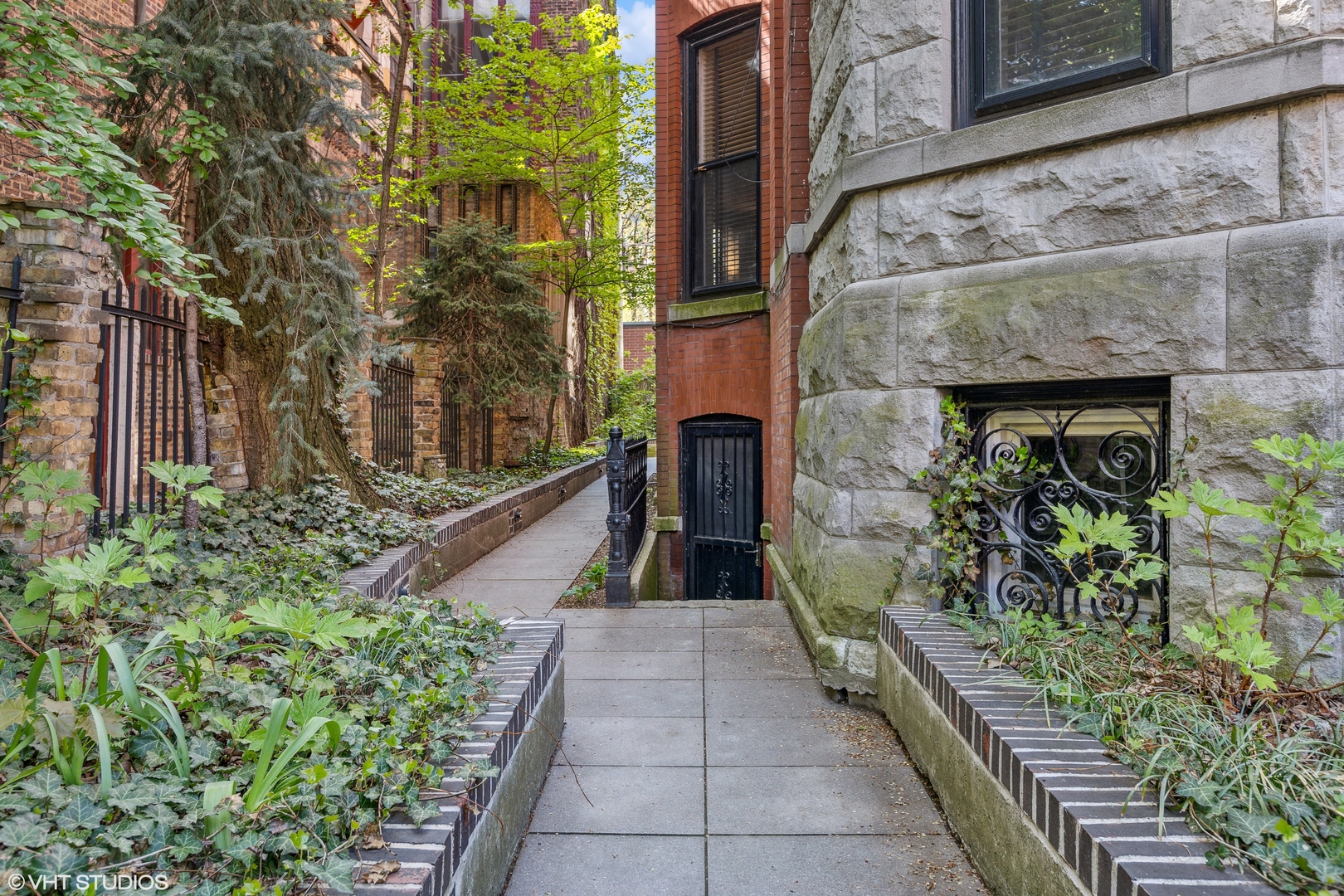 159 W Burton Place #G, Chicago, IL