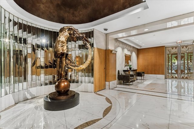 111 E Chestnut Street #20B, Chicago, IL