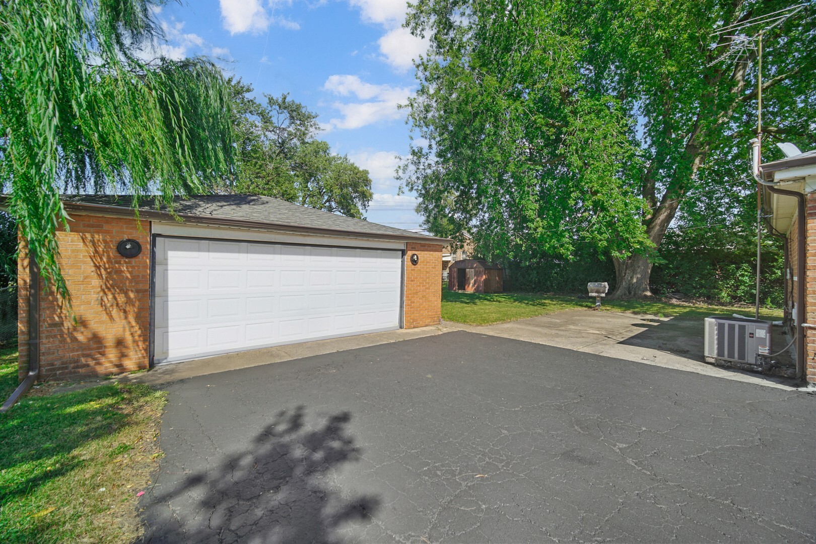 6404 W 85th Place, Burbank, IL