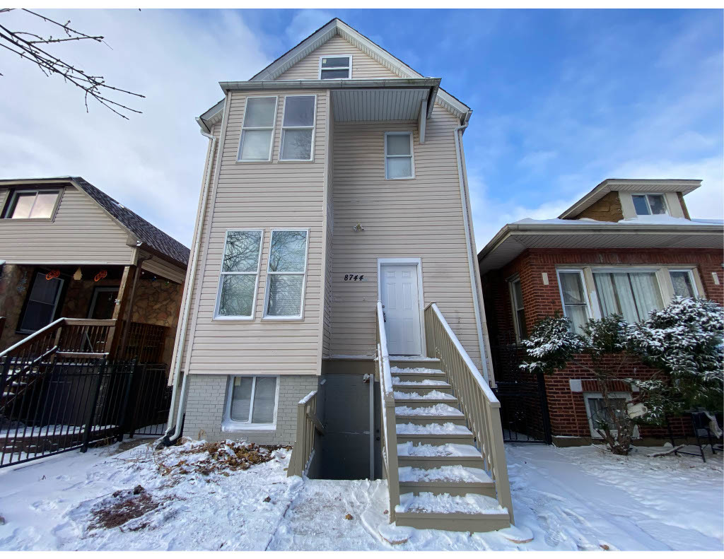 8744 S Saginaw Avenue, Chicago, IL