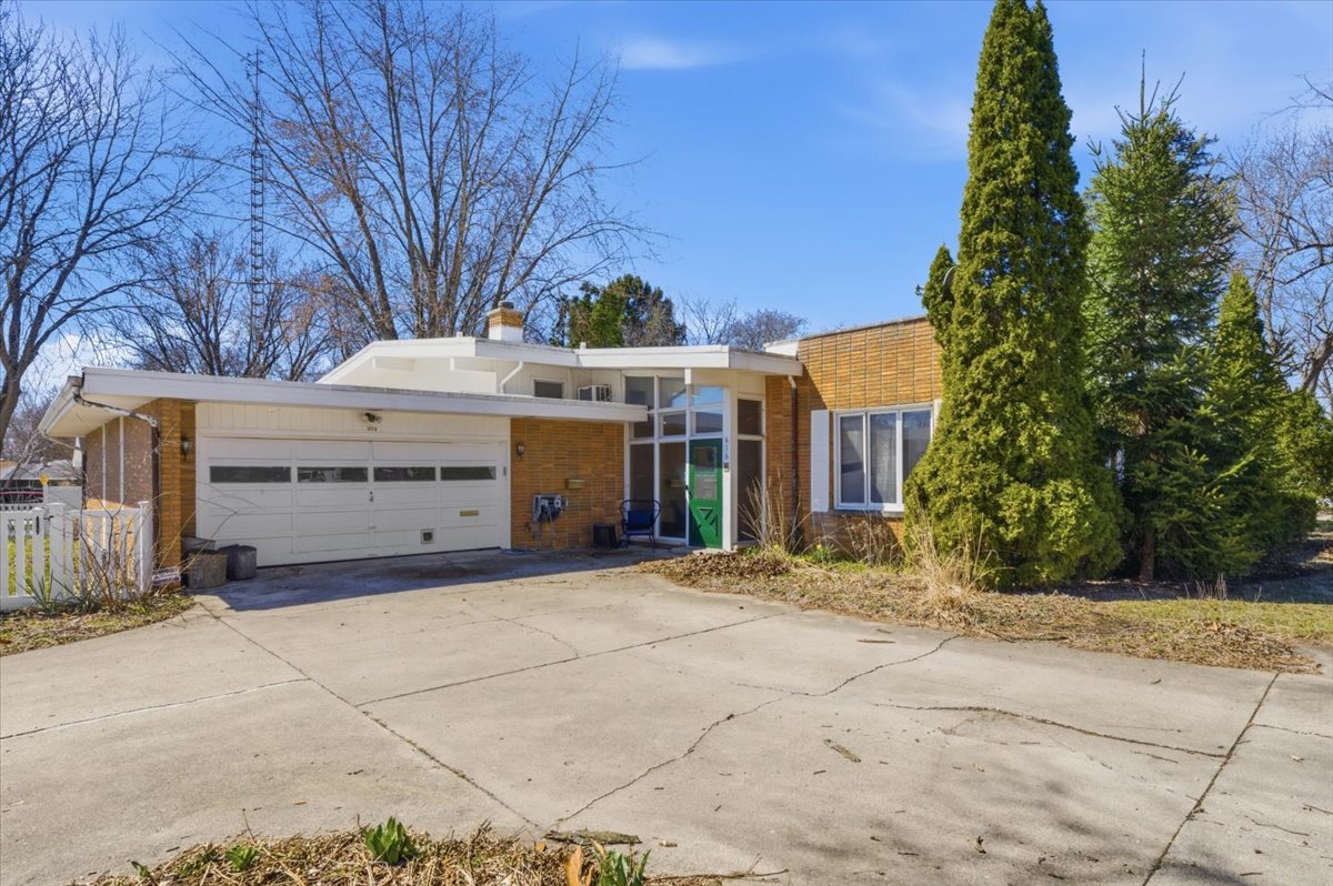 616 Seneca Drive, Aurora, IL