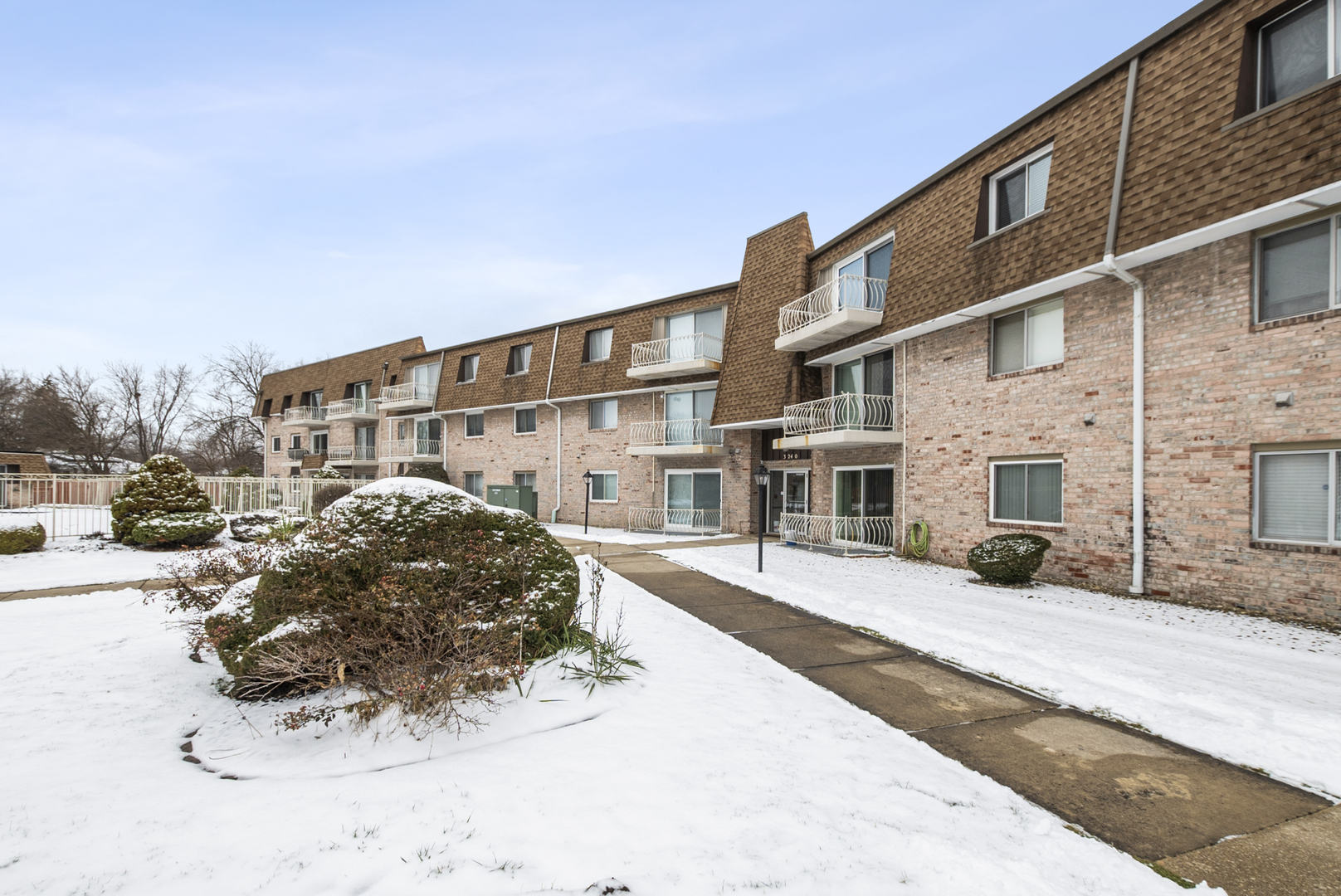 3240 N Manor Drive #216, Lansing, IL