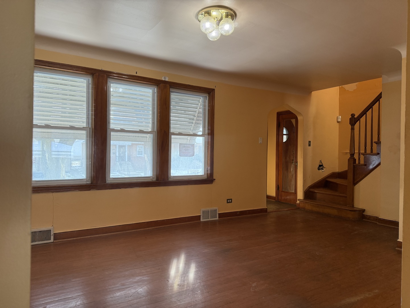 9134 S paxton Avenue, Chicago, IL