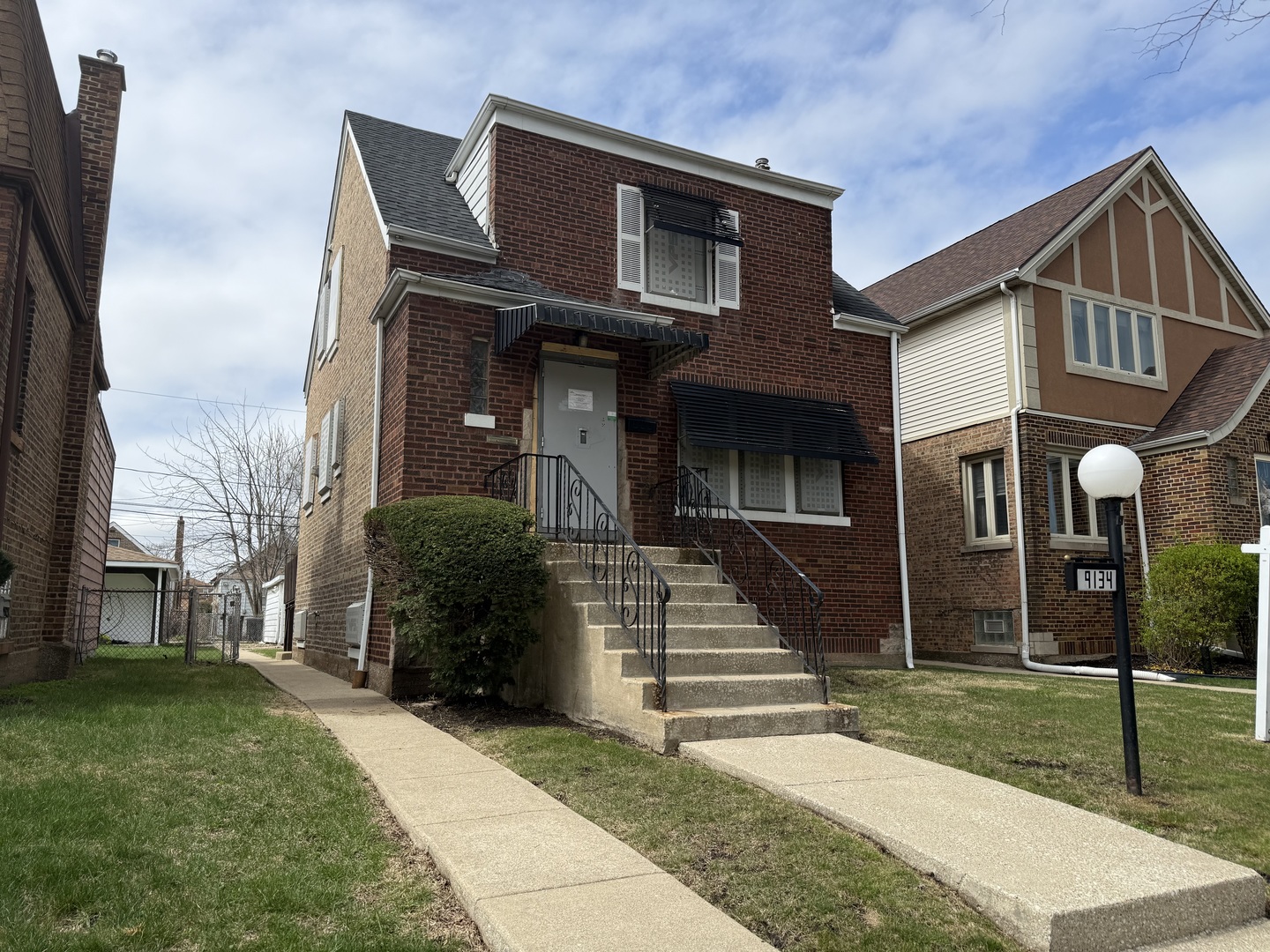 9134 S paxton Avenue, Chicago, IL