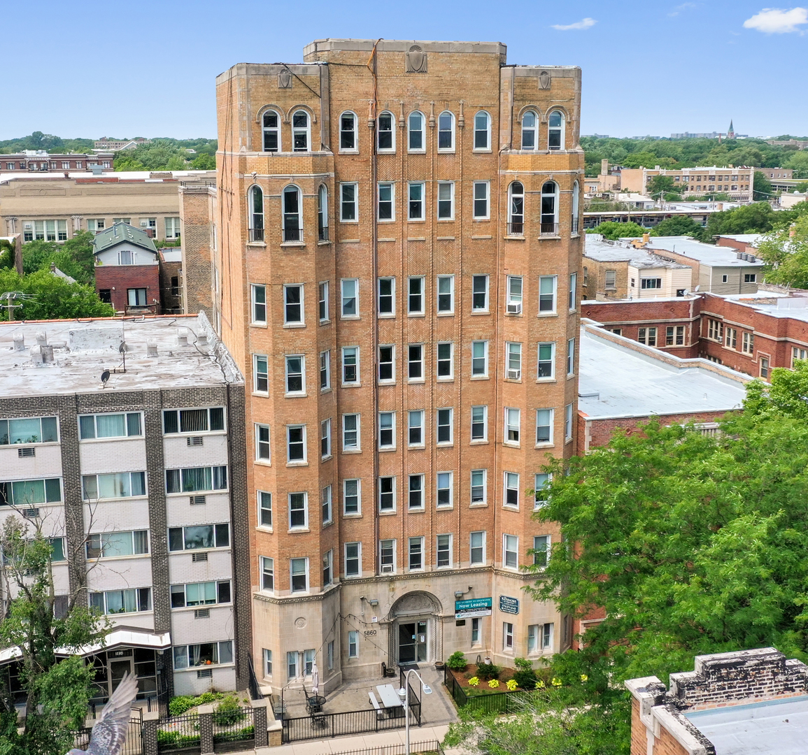5860 N Kenmore Avenue #407, Chicago, IL