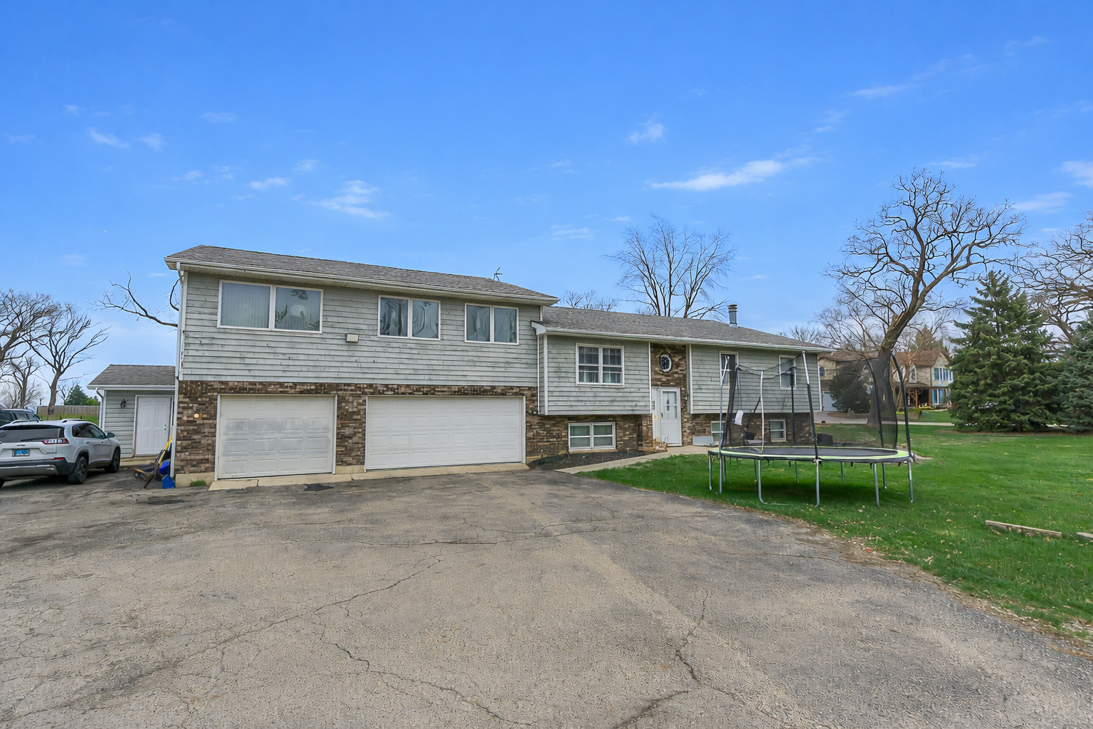 45W962 Plank Road, Hampshire, IL