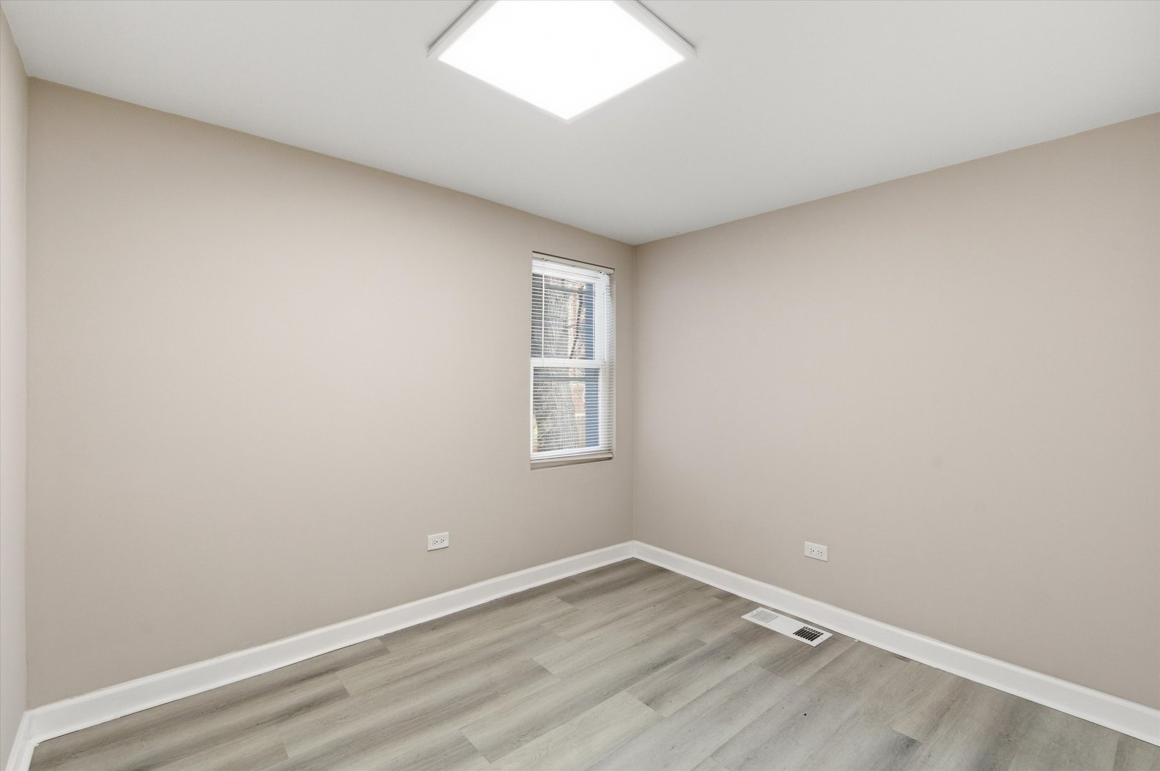 8305 S MARYLAND Avenue, Chicago, IL