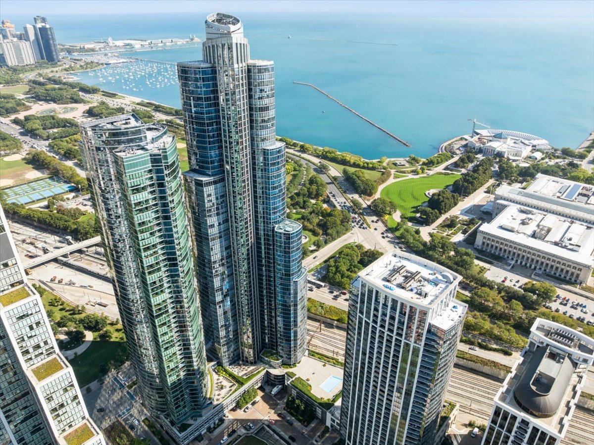 1235 S Prairie Avenue #1303, Chicago, IL