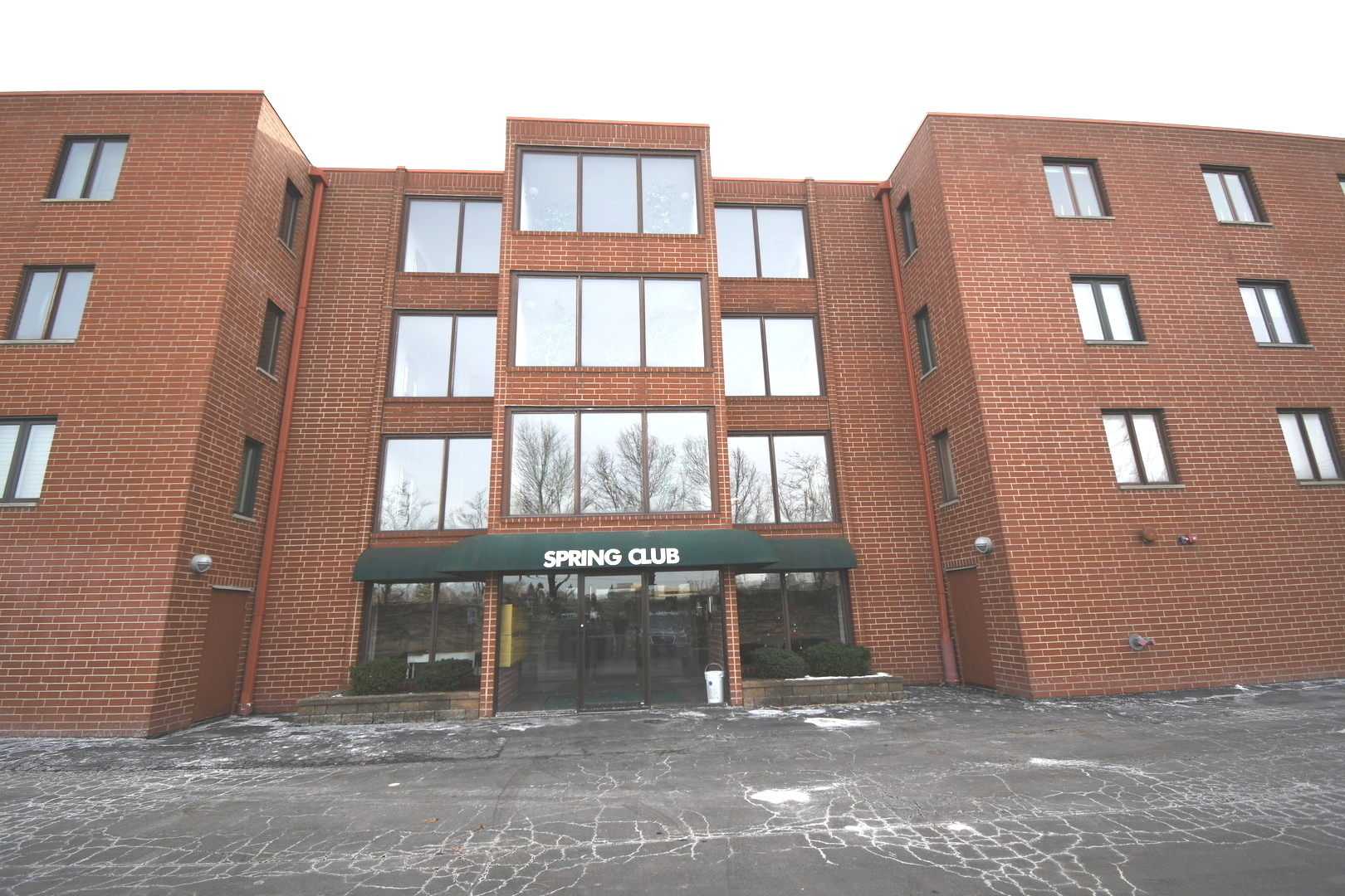 1S045 Spring Road #H2, Oakbrook Terrace, IL