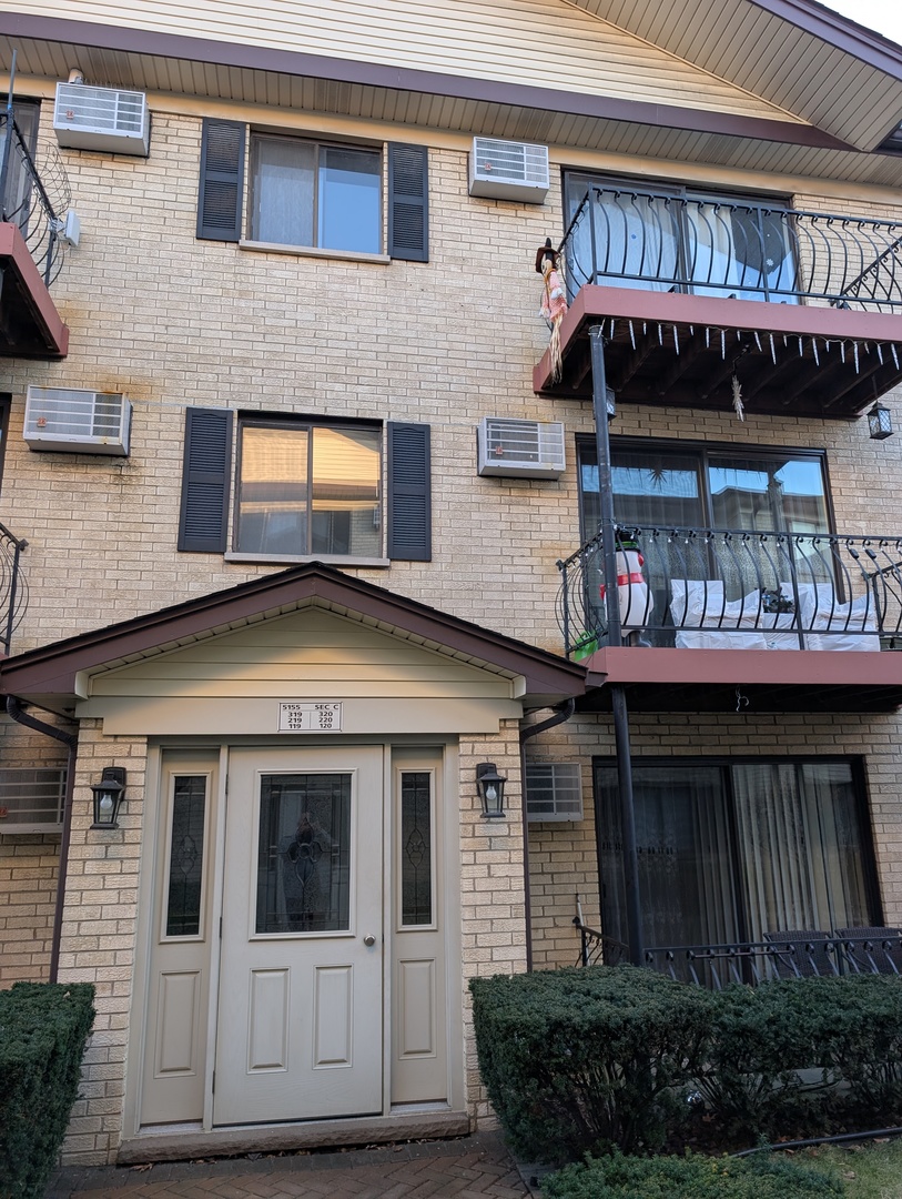 5155 N East River Road #320C, Chicago, IL