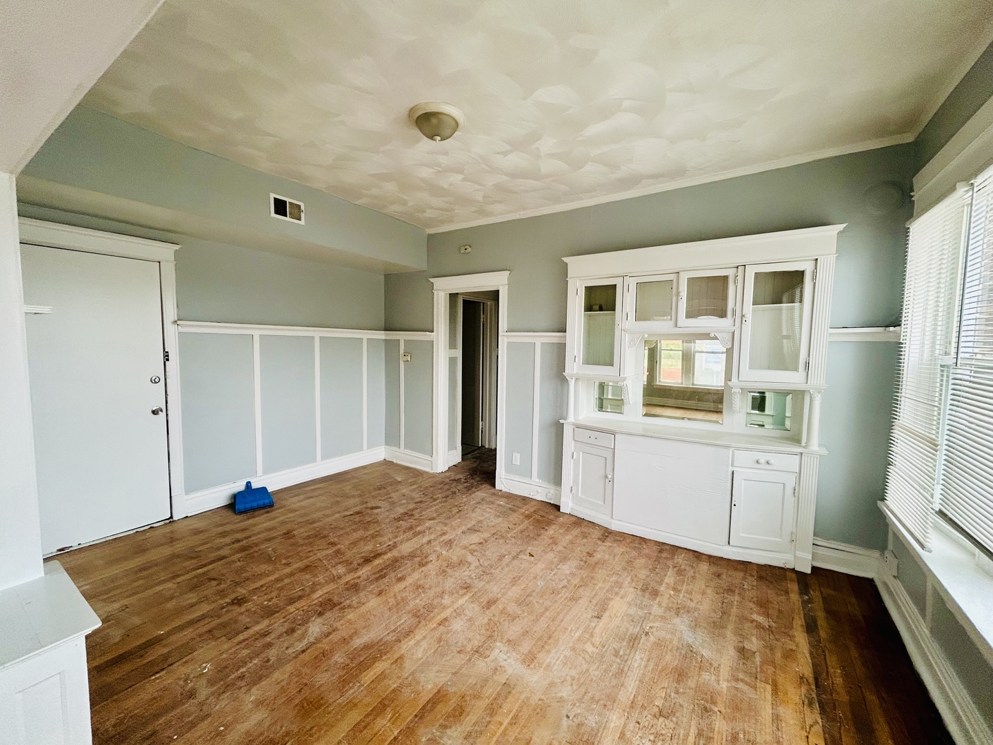 7459 S Champlain Avenue, Chicago, IL