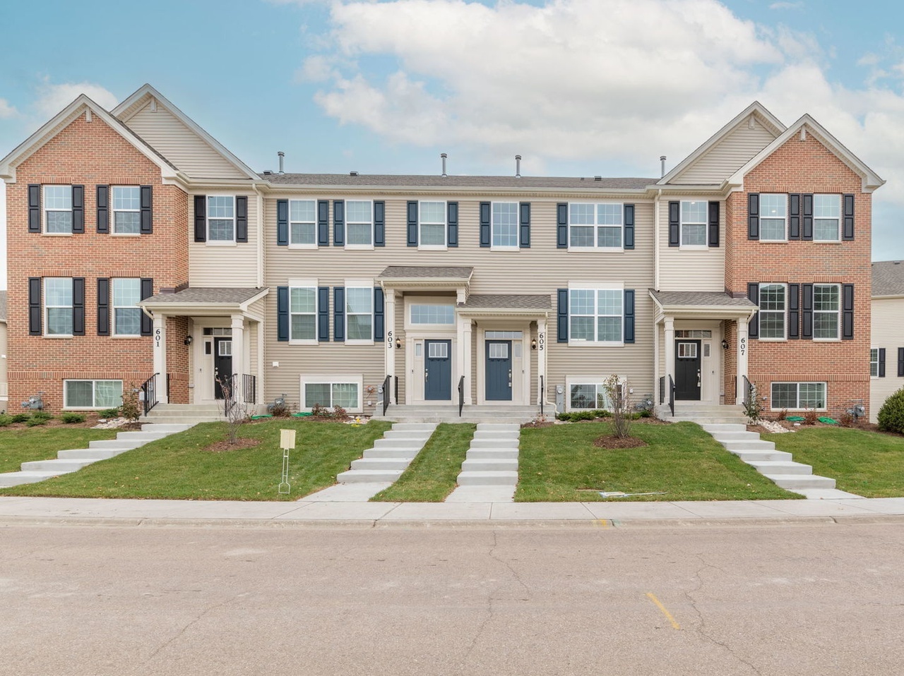 605 Brook Court, Oswego, IL
