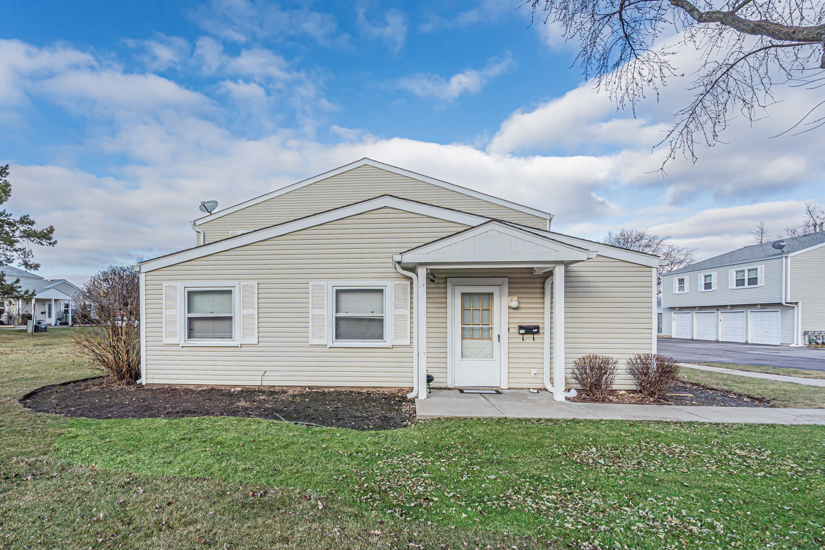 194 Robert Court #A, Bartlett, IL