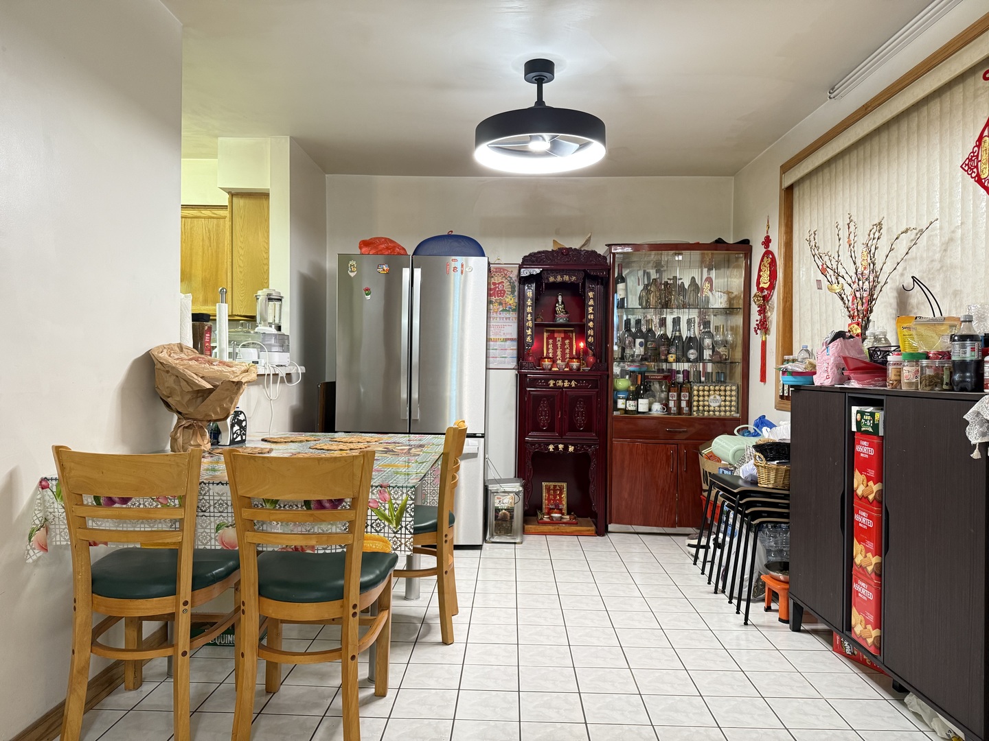 880 W 27TH Street #B, Chicago, IL