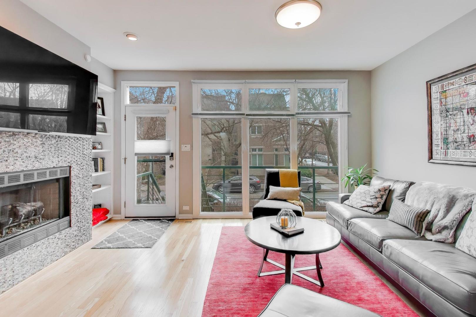 2502 N Bosworth Avenue, Chicago, IL