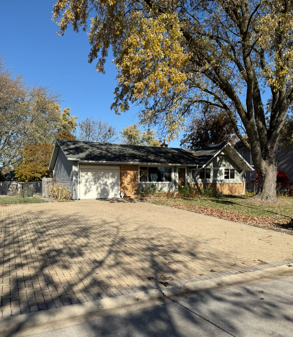 655 W Comstock Avenue, Elmhurst, IL