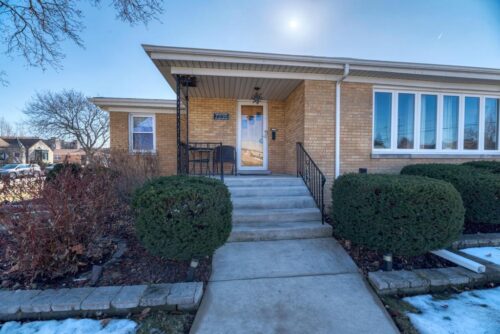7235 W Barry Avenue, Chicago, IL