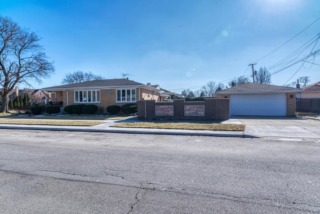 7235 W Barry Avenue, Chicago, IL