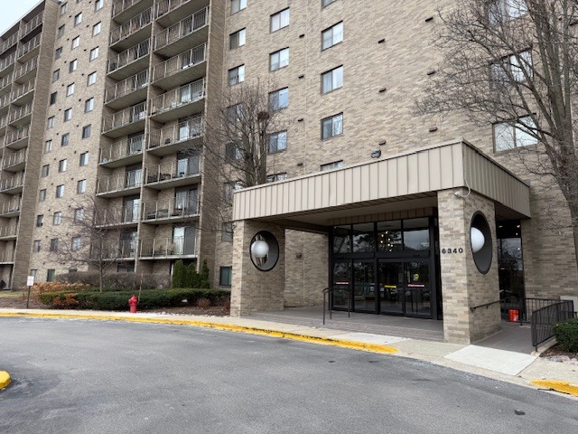 6340 Americana Drive #1102, Willowbrook, IL