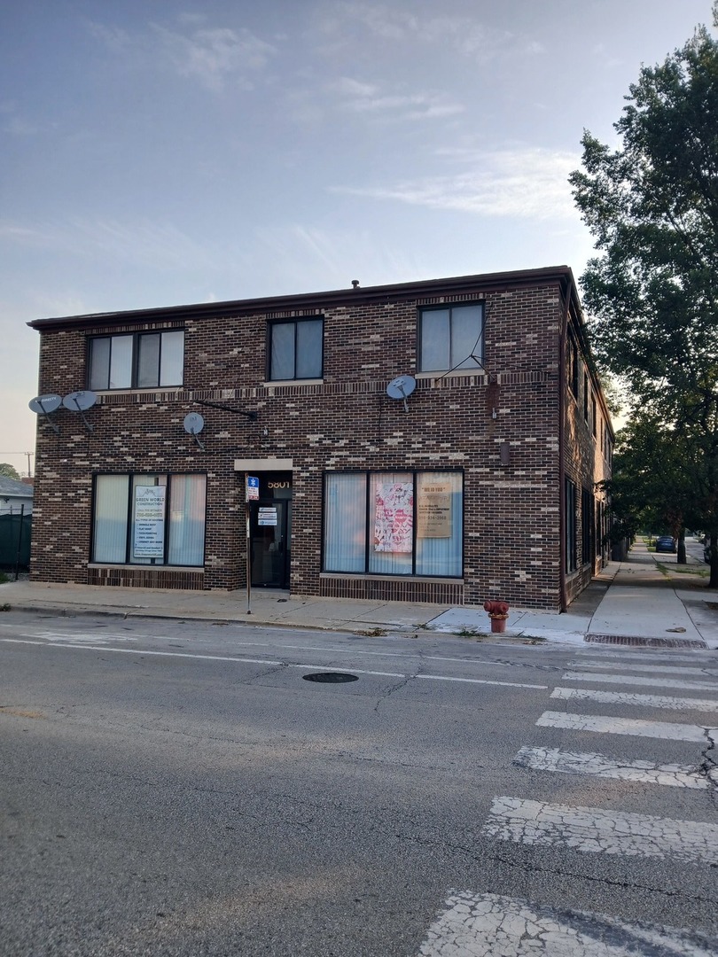 5801 N Northwest Highway, Chicago, IL
