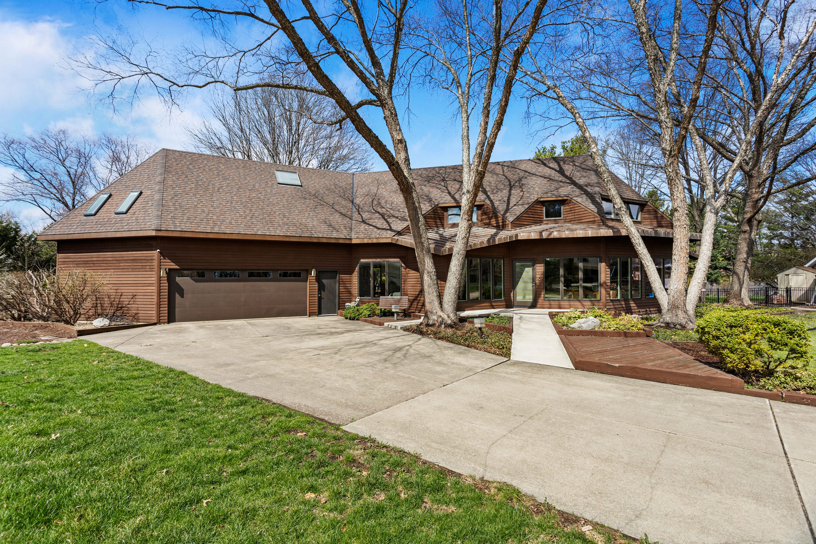 2402 N Nottingham Court, Champaign, IL
