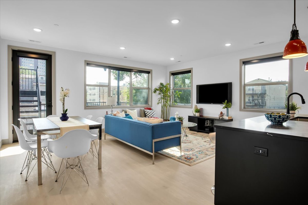 4235 S Champlain Avenue #1N, Chicago, IL