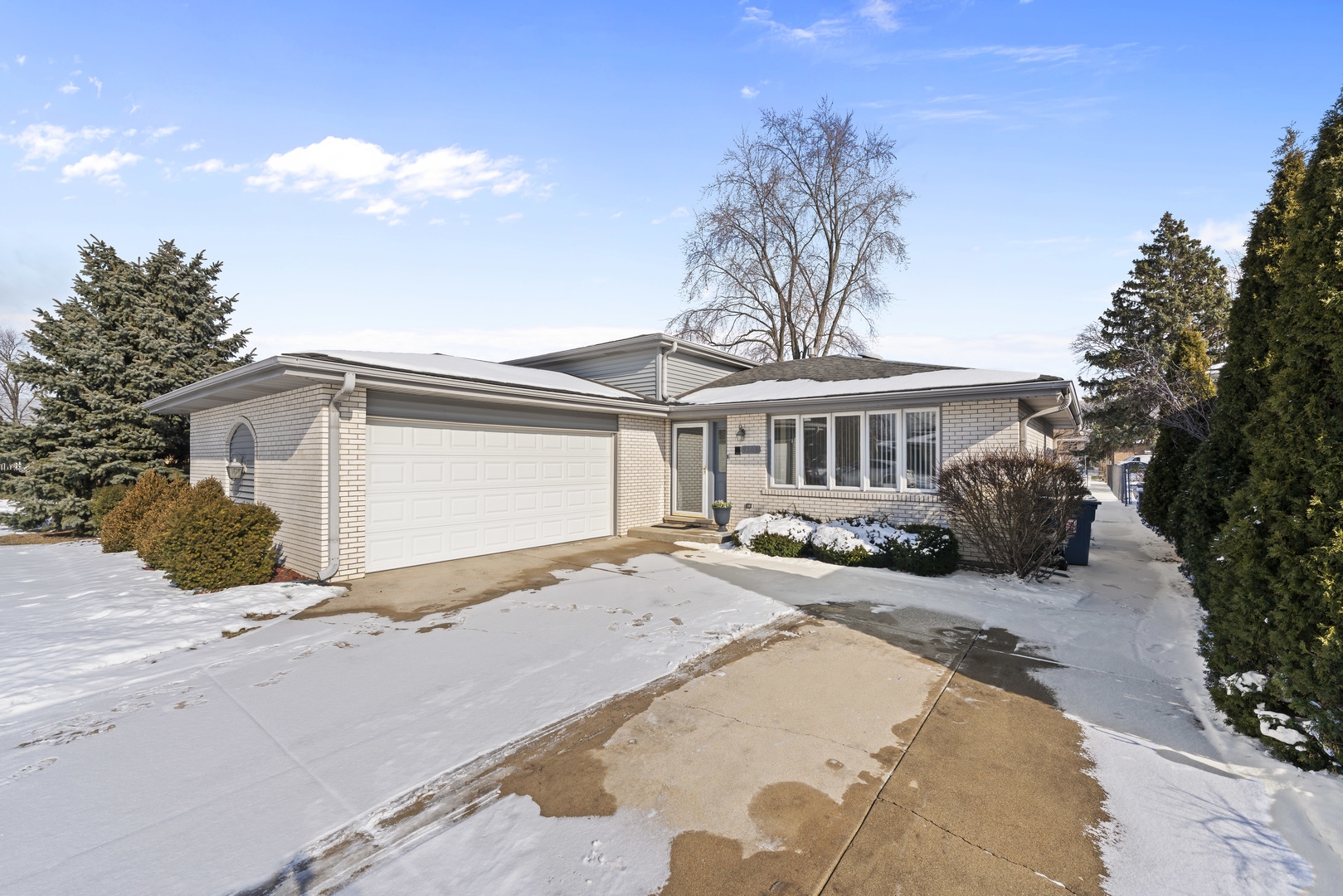 9109 Crescent Court, Oak Lawn, IL