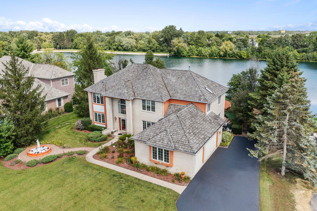 28951 Forest Lake Lane, Libertyville, IL