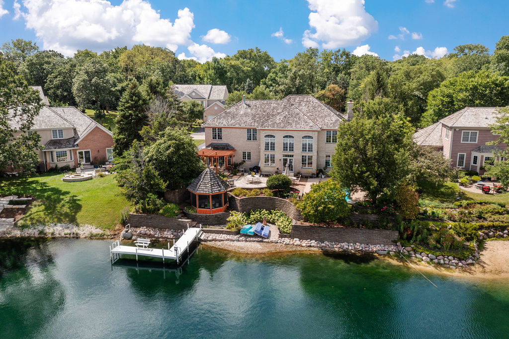 28951 Forest Lake Lane, Libertyville, IL