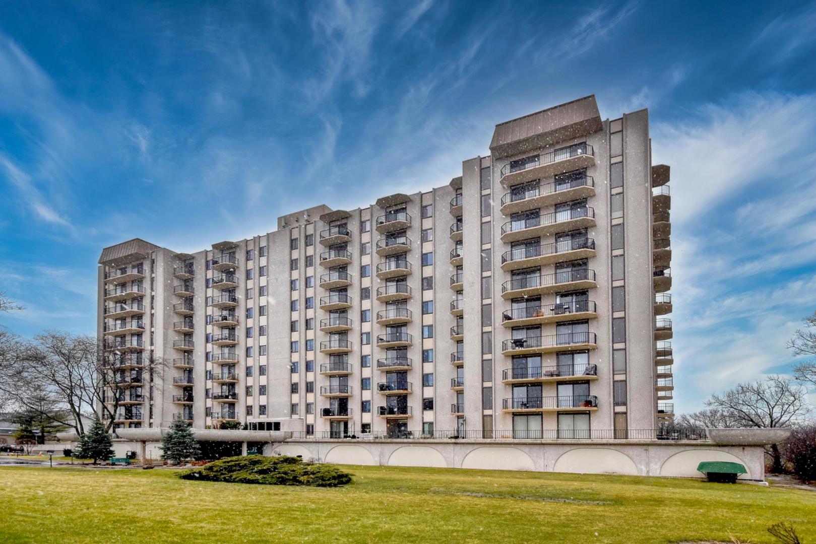 190 S Wood Dale Road #902, Wood Dale, IL