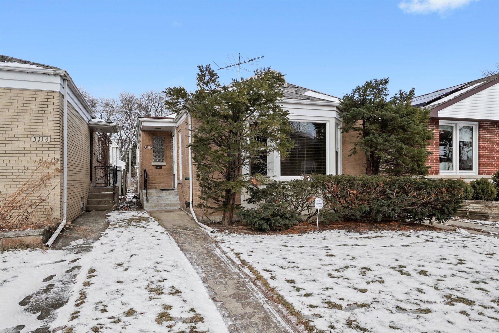 3110 W JARVIS Avenue, Chicago, IL