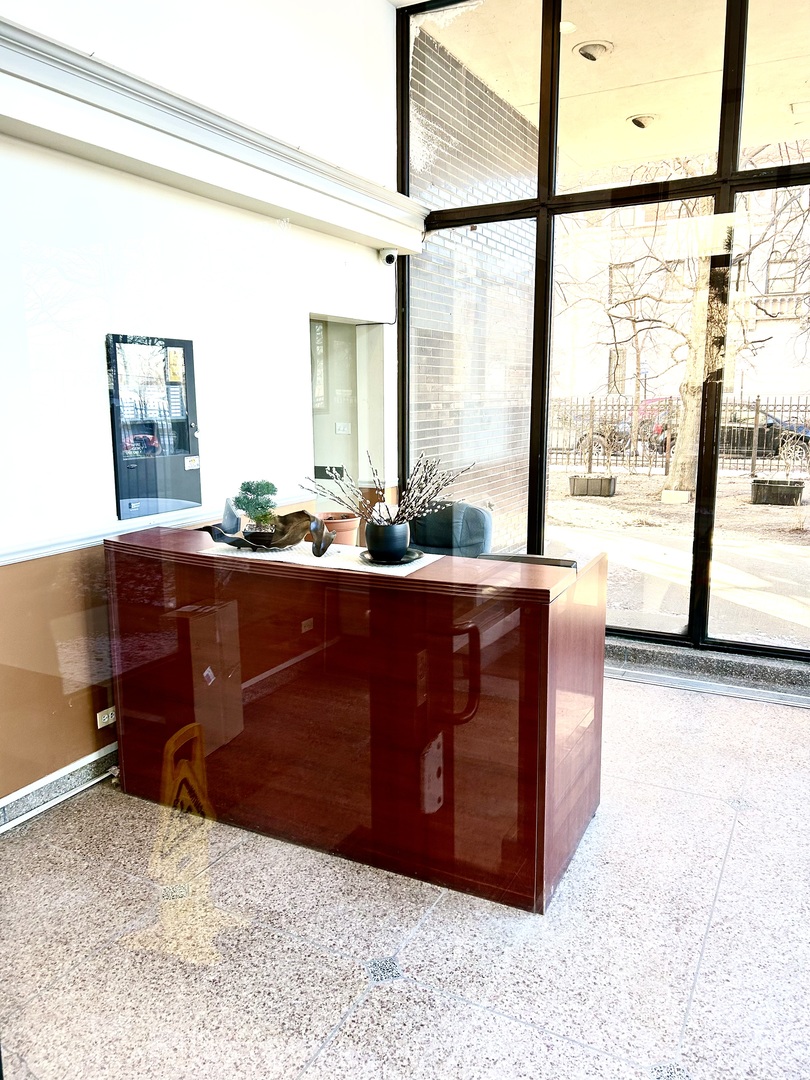 6701 S Crandon Avenue #9B, Chicago, IL