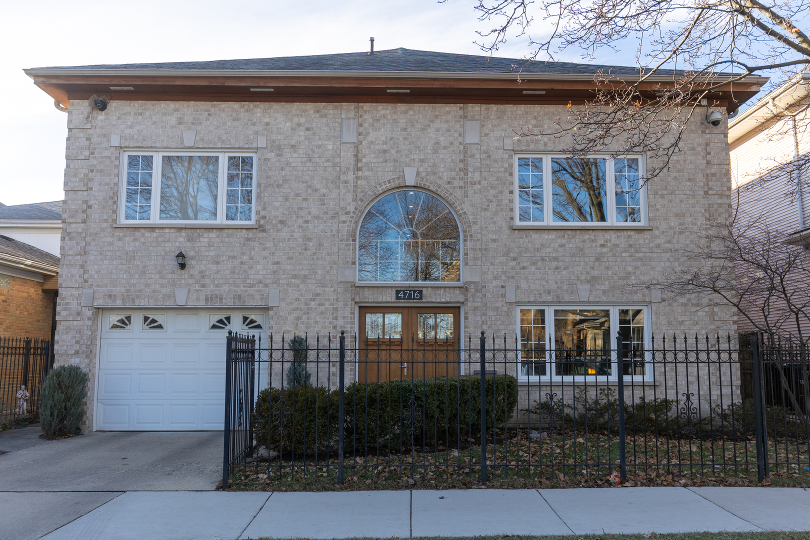 4716 N Kilbourn Avenue, Chicago, IL