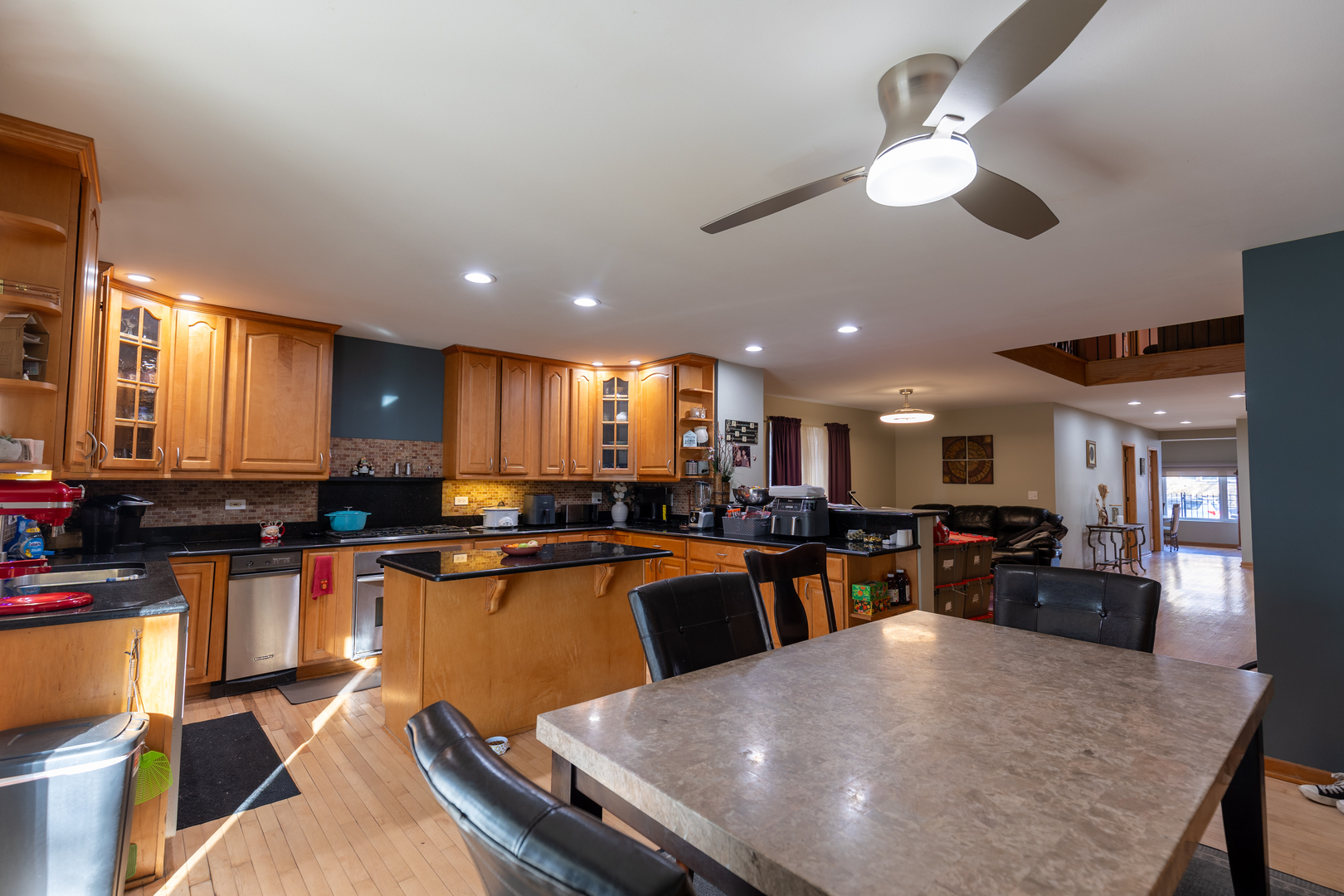 4716 N Kilbourn Avenue, Chicago, IL