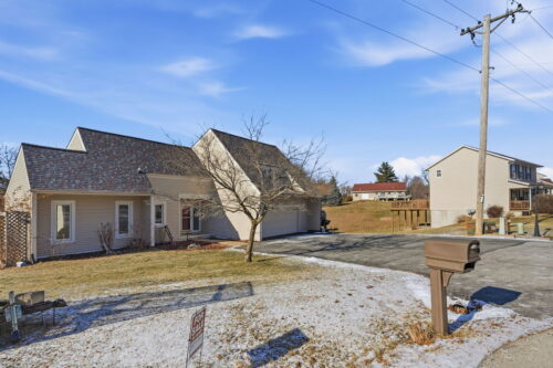 302 Fyre Lake Drive, Sherrard, IL