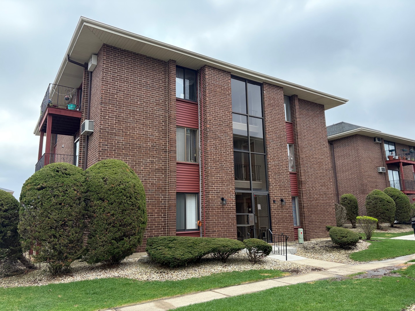 15818 TERRACE Drive #R3, Oak Forest, IL