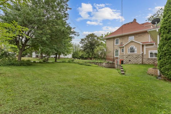 190 Grove Avenue, Hampshire, IL