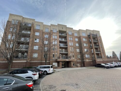 655 Perrie Drive #305, Elk Grove Village, IL